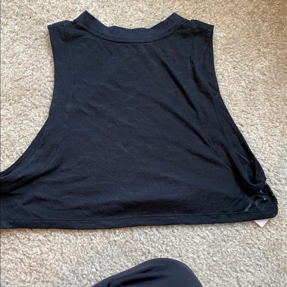 Lululemon crop top size 4